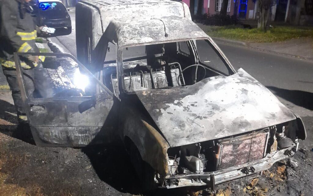 Camioneta-incendio-fuego-barrio-belgrano
