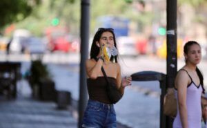 Clima-en-rosario-calor-nublado-peatonal
