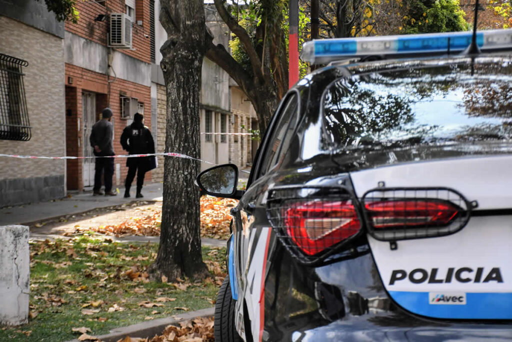 movil-policia-balacera-crimen