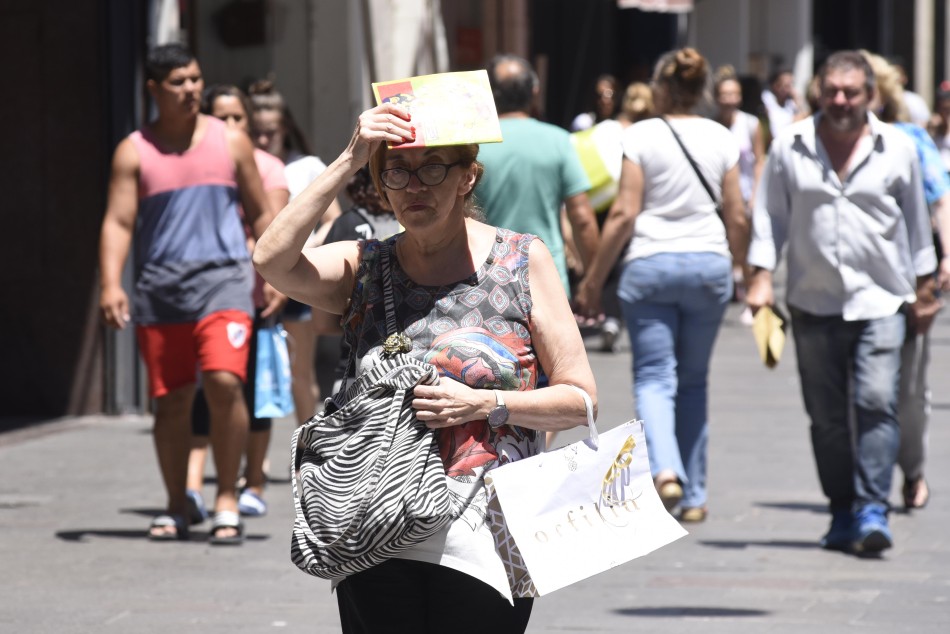 Clima-en-rosario-peatonal-calor-temperaturas-extremas