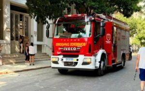 Incendio-colegio-ingles-bomberos