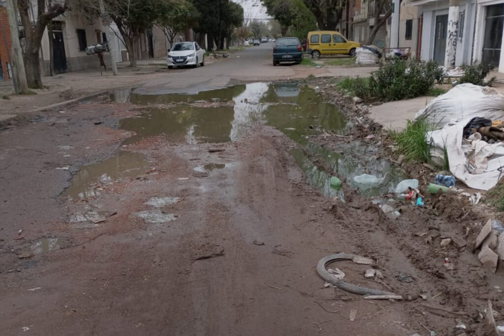 Recalmo-vecinos-barrio-alvear-calles-cañeria-2