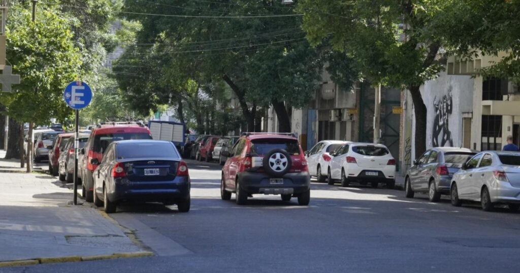 autos-estacionamiento-calle