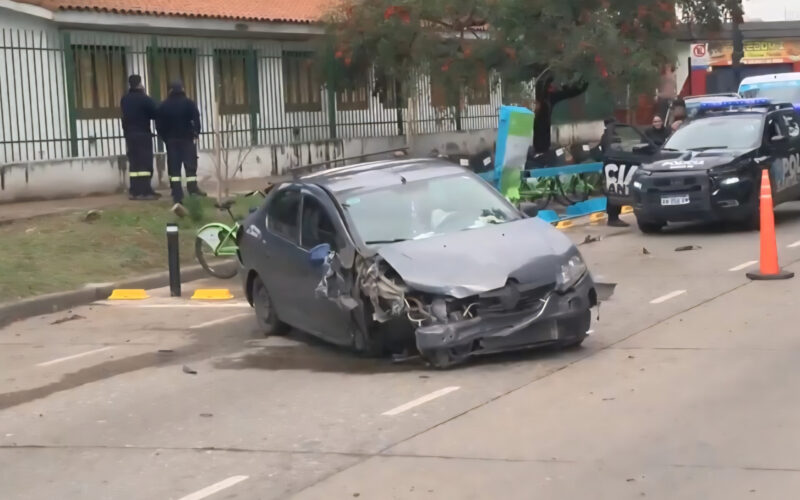 Siniestro-vial-zona-sur-auto-estacion-de-bicicletas